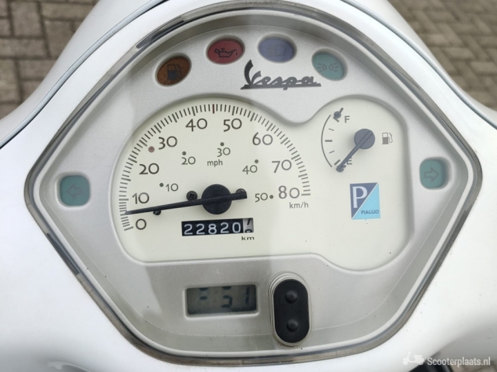 Vespa LX 50 wit